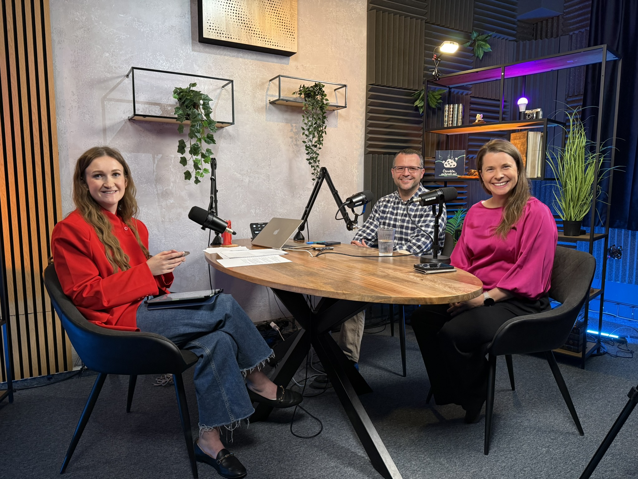 Kateřina Hůtová a Jan Falc během online konference Kyber bez keců 2026.